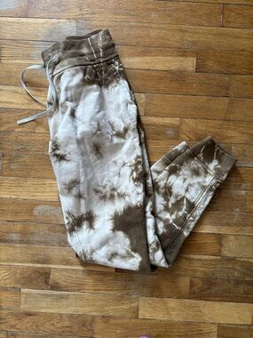Lululemon Sz 6 Warm Down Jogger II in Earth Dye Sand
